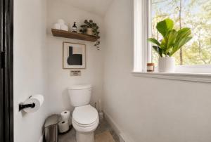 Private 2 Bedroom Townhouse Downtown