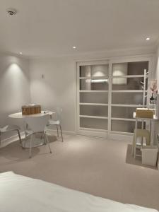 1-minute walk from Busan Station, Emotional accommodation, Beam projector , Luggage storage , 404