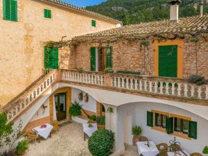 Historic House in Mallorca Up To 12 Guests
