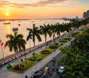 Spacious Riverside Apartment - River View - Phnom Penh