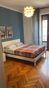 Large apartment for 8 in front of the central station