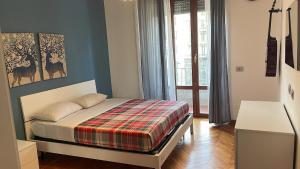 Large apartment for 8 in front of the central station
