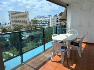 Cozy apartment with pool and ocean views