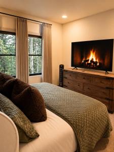 Bear Creek Lodge 303AB by Alpine Lodging Telluride