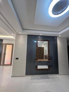 Elegant 3 bed apartment with sea view