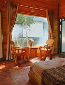 Toong Dam Lake - Mang Den Retreat