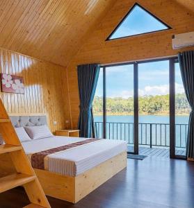 Toong Dam Lake - Mang Den Retreat