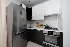 Bright Apartments in Warsaw Close to the Old Town by Noclegi Renters