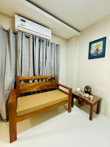 Lane 2 - 2BR Fully airconditioned Apartelle near Wilcon and Robinsons