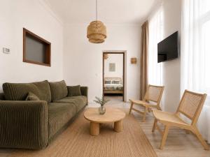 Japandi Design Apartment I Right on the Colonnade