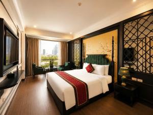Regal Hotel & Spa