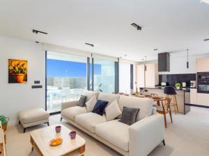 Strelitzia Luxury House