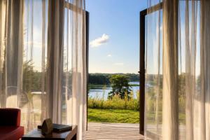 Hotel M Club Lake Resort
