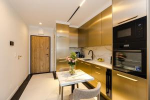 Chmielna Duo Luxury, Warsaw Center & Parking