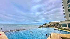 Nauras Apartment Modern Coastal Stay