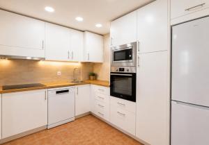 Spacious Garden View Apartment with Pool