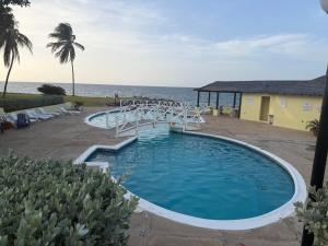 Modern 3BR 2BA Beach Pool Ocean View