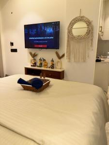 The Relax Stays, Near Medanta & Artemis Hospital