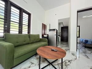 VAR- Lime Haus- AC 2BHK, 250 mtr to Beach, Foosball