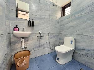 VAR- Lime Haus- AC 2BHK, 250 mtr to Beach, Foosball