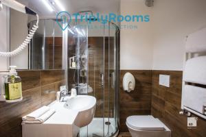 TriplyRooms Collection - Pisa Central Station