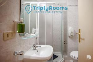 TriplyRooms Collection - Pisa Central Station