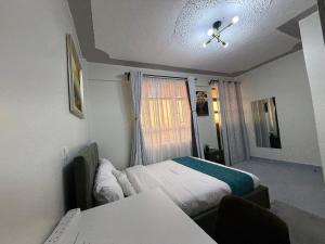 B106-Executive 1 BR, Secure Parking ,Fast WI-FI ,Work desk, Private Balcony - ARIES LUXE SUITES