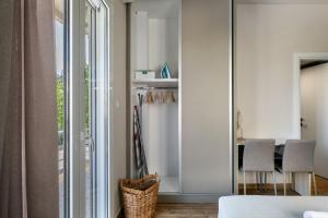 Riviera CityScape 1-BR & Balcony in Athens