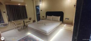 Just Inn Waves Resort Gorai Beach