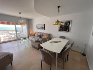 Frontline duplex penthouse