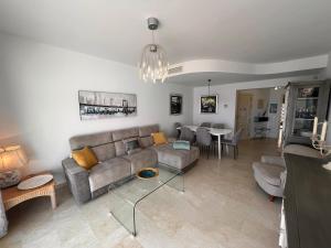 Frontline duplex penthouse
