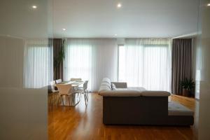 Spacious 130 m2 Apartment Near Center 2 Free Parking
