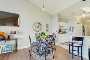 Magnolia North 303