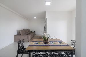 Apto 2Q c churrasq. próx. da Praia MCB0706