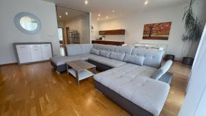 Spacious 130 m2 Apartment Near Center 2 Free Parking