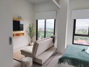 Modern Studio with Pool in Luque