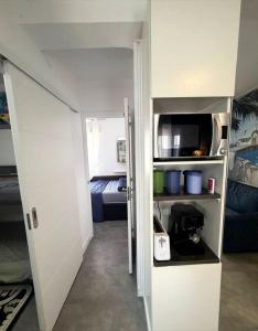 Modern Art Apartment 50m to the Beach