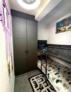 Modern Art Apartment 50m to the Beach