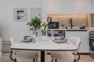 PVH - Seslia Tower - 1BR with City Views