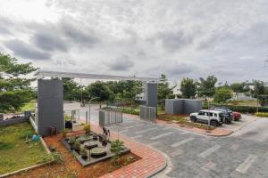 Lumara by RedOlive 2BHK 20min E-city Nr Apollo