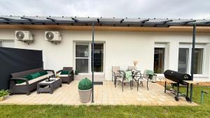 Local-Lux Garden Residence A- 2 Bedrooms-Terrace