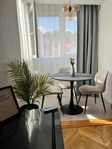 Ana Central Studio
