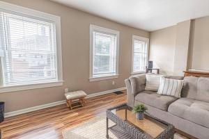 Bright Mount Washington 3BR with Deck