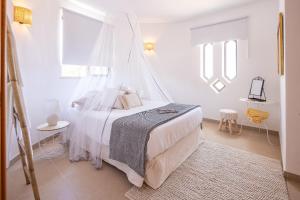CAJI- Villa w pool near the beach By OCvillas