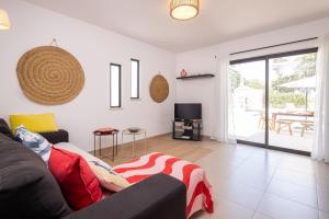 CAJI- Villa w pool near the beach By OCvillas