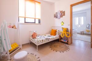 CAJI- Villa w pool near the beach By OCvillas