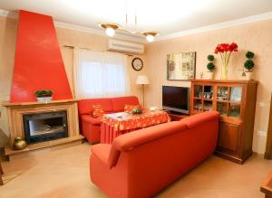 Chalet con piscina privada y amplio jardin SOLO ALQUILAMOS A FAMILIAS