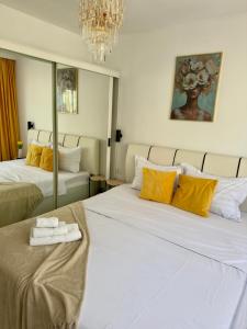 The Grand Palette - Luxury Central Apartment