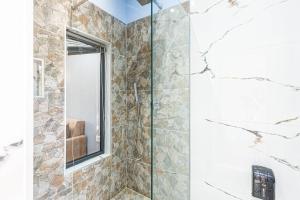 Sea Breeze Suite 32 Llaman - Free Parking