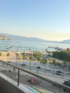 2 bdr apt with stunning sea view in the promenade